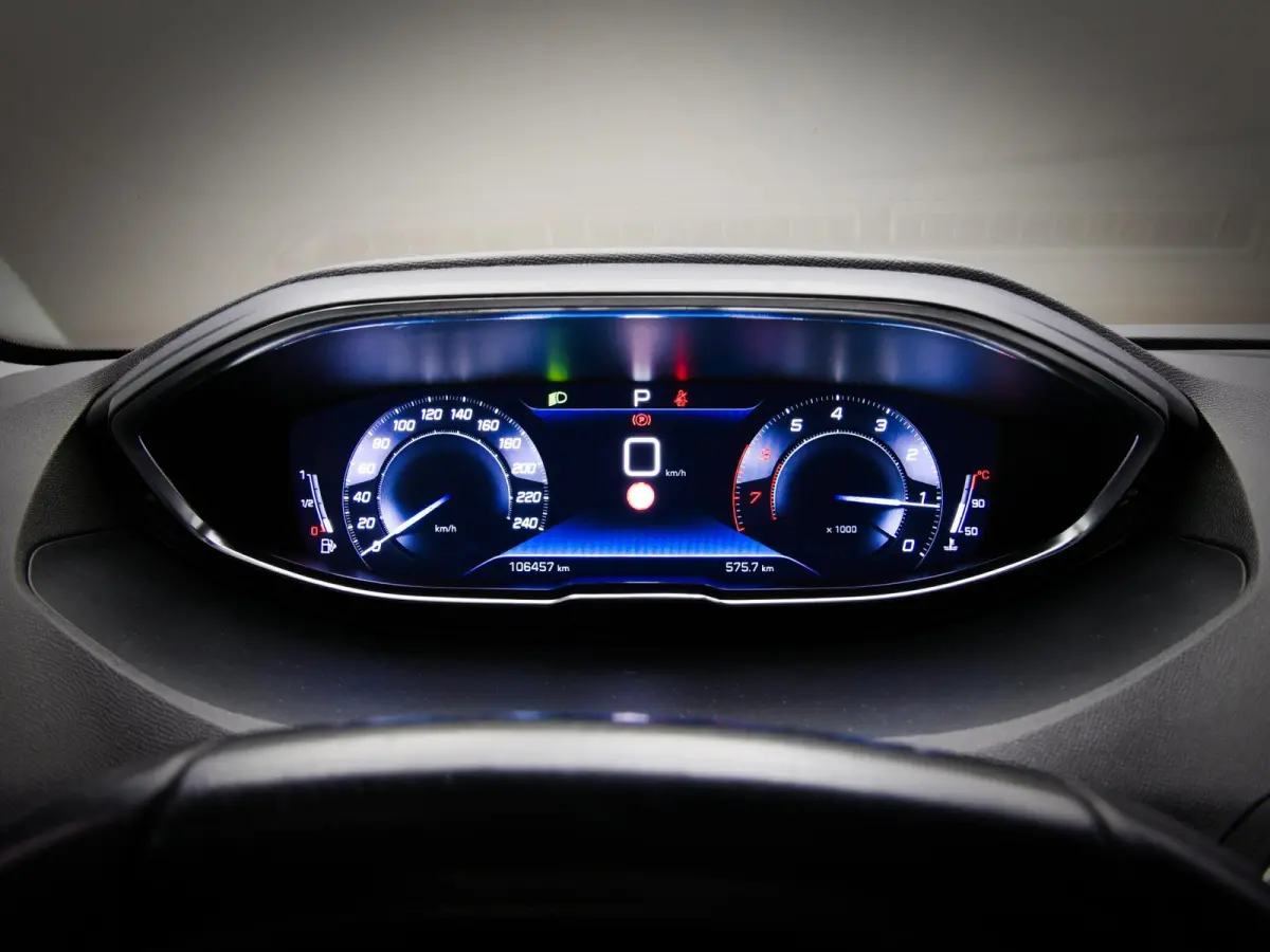 1.2 PureTech Blue Lease Premium (APPLE CARPLAY / ANDROID AUTO, ACHTERUITRIJCAMERA, NAVIGATIESYSTEEM, CLIMATE CONTROL)