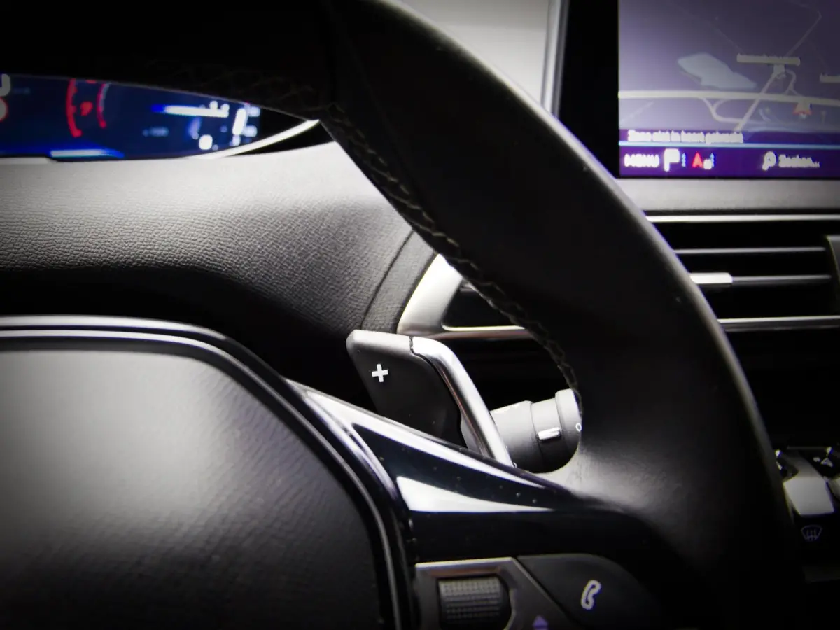1.2 PureTech Blue Lease Premium (APPLE CARPLAY / ANDROID AUTO, ACHTERUITRIJCAMERA, NAVIGATIESYSTEEM, CLIMATE CONTROL)