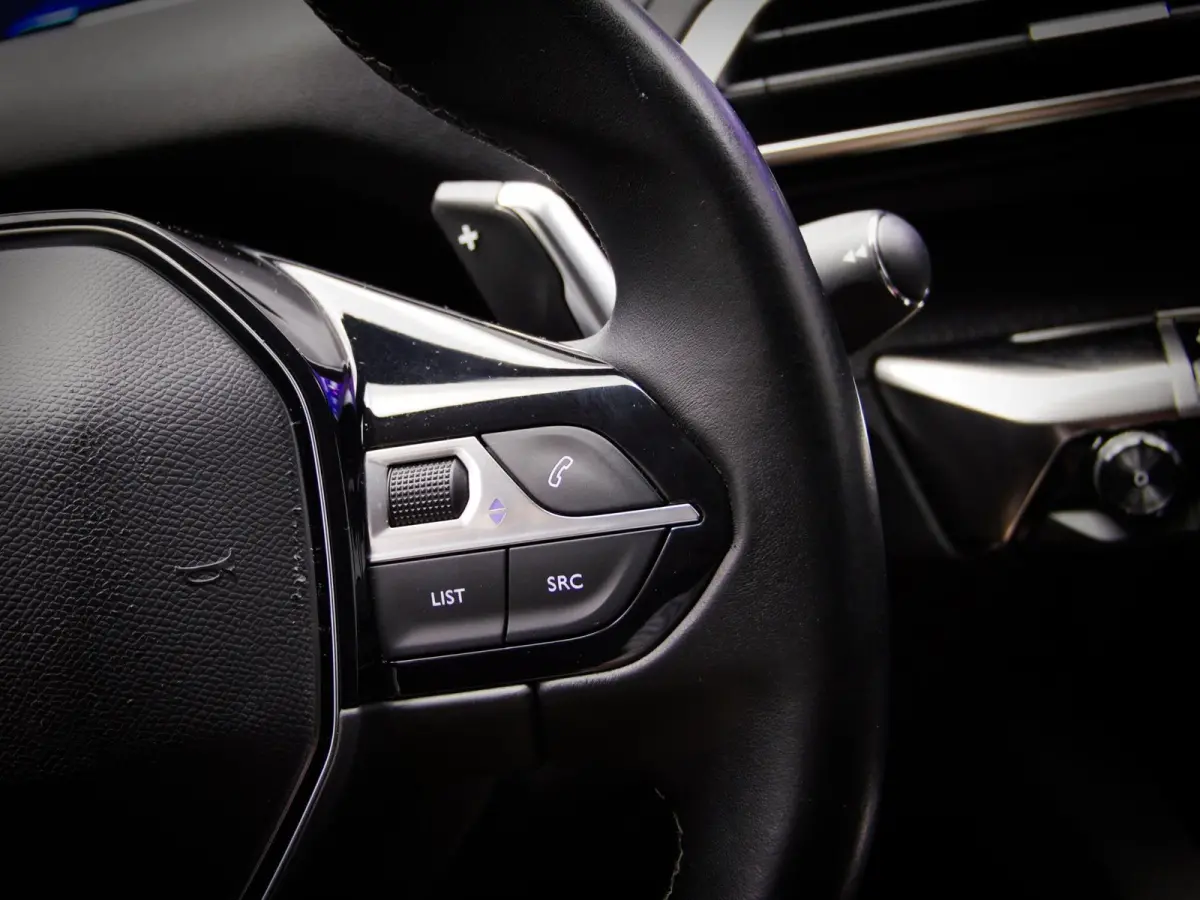 1.2 PureTech Blue Lease Premium (APPLE CARPLAY / ANDROID AUTO, ACHTERUITRIJCAMERA, NAVIGATIESYSTEEM, CLIMATE CONTROL)
