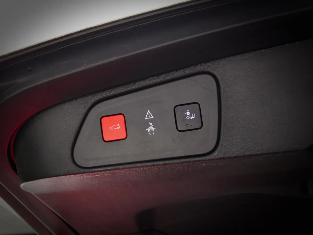1.2 PureTech Blue Lease Premium (APPLE CARPLAY / ANDROID AUTO, ACHTERUITRIJCAMERA, NAVIGATIESYSTEEM, CLIMATE CONTROL)