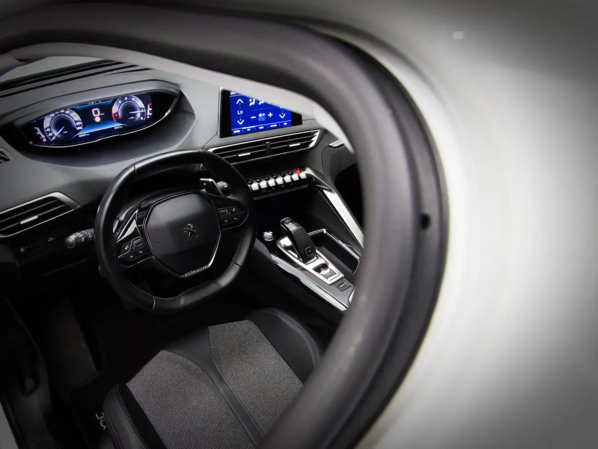 1.2 PureTech Blue Lease Premium (APPLE CARPLAY / ANDROID AUTO, ACHTERUITRIJCAMERA, NAVIGATIESYSTEEM, CLIMATE CONTROL)