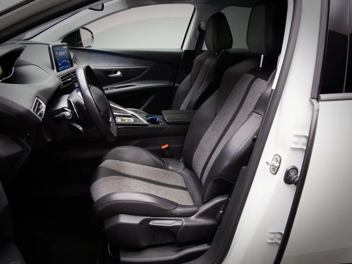 1.2 PureTech Blue Lease Premium (APPLE CARPLAY / ANDROID AUTO, ACHTERUITRIJCAMERA, NAVIGATIESYSTEEM, CLIMATE CONTROL)