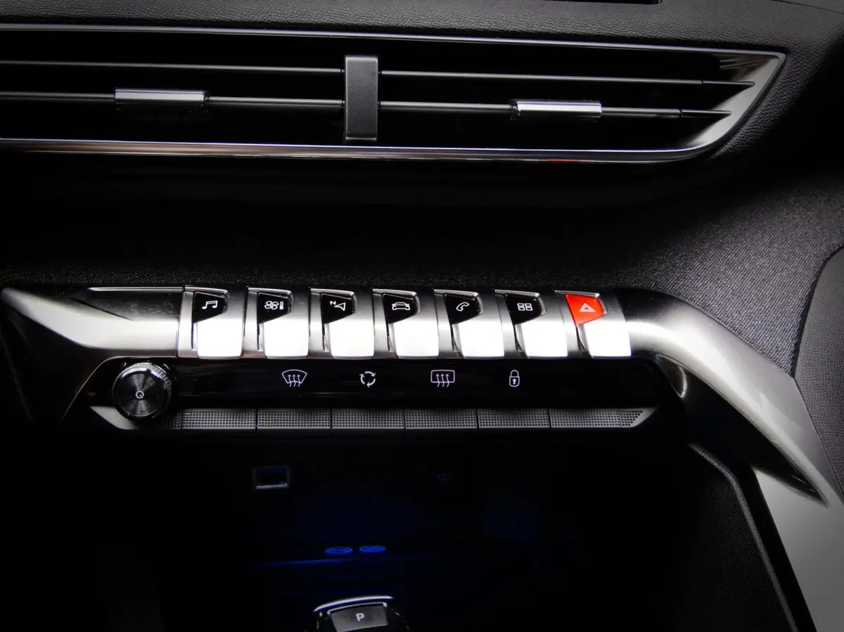 1.2 PureTech Blue Lease Premium (APPLE CARPLAY / ANDROID AUTO, ACHTERUITRIJCAMERA, NAVIGATIESYSTEEM, CLIMATE CONTROL)