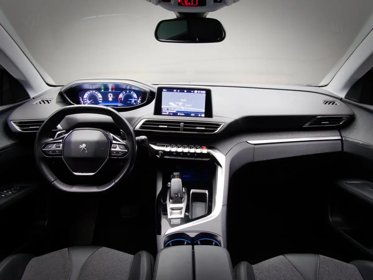 1.2 PureTech Blue Lease Premium (APPLE CARPLAY / ANDROID AUTO, ACHTERUITRIJCAMERA, NAVIGATIESYSTEEM, CLIMATE CONTROL)