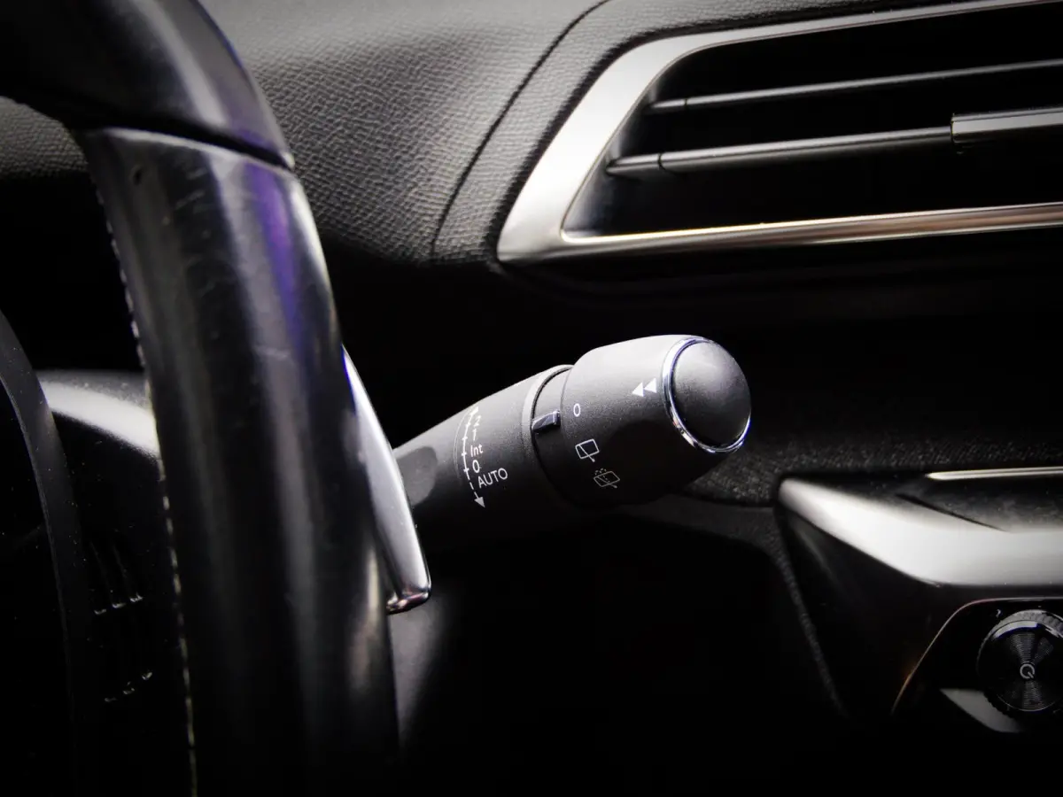 1.2 PureTech Blue Lease Premium (APPLE CARPLAY / ANDROID AUTO, ACHTERUITRIJCAMERA, NAVIGATIESYSTEEM, CLIMATE CONTROL)