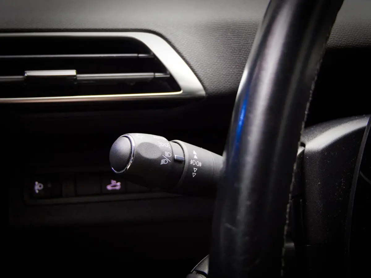 1.2 PureTech Blue Lease Premium (APPLE CARPLAY / ANDROID AUTO, ACHTERUITRIJCAMERA, NAVIGATIESYSTEEM, CLIMATE CONTROL)