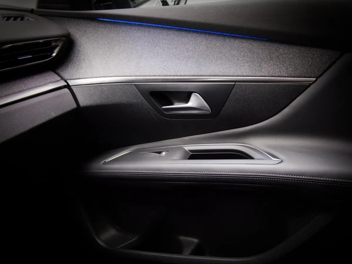 1.2 PureTech Blue Lease Premium (APPLE CARPLAY / ANDROID AUTO, ACHTERUITRIJCAMERA, NAVIGATIESYSTEEM, CLIMATE CONTROL)