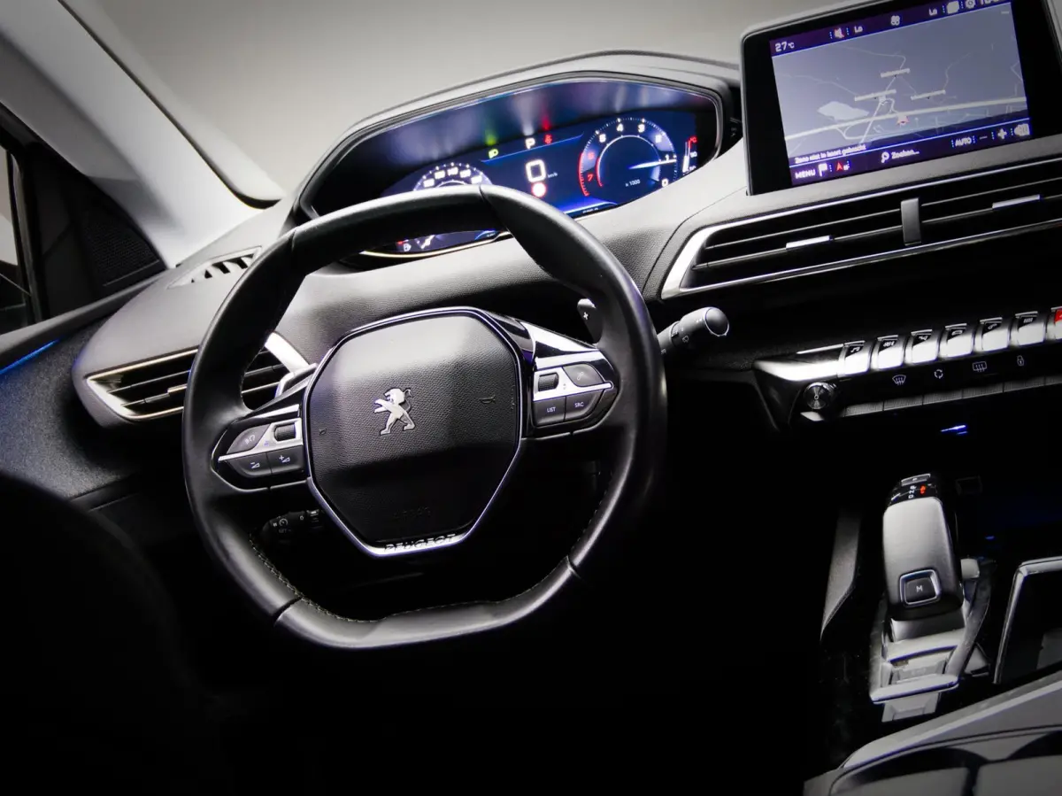 1.2 PureTech Blue Lease Premium (APPLE CARPLAY / ANDROID AUTO, ACHTERUITRIJCAMERA, NAVIGATIESYSTEEM, CLIMATE CONTROL)