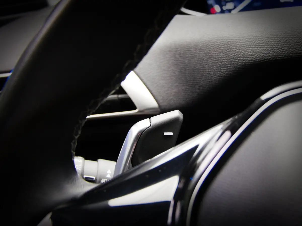 1.2 PureTech Blue Lease Premium (APPLE CARPLAY / ANDROID AUTO, ACHTERUITRIJCAMERA, NAVIGATIESYSTEEM, CLIMATE CONTROL)