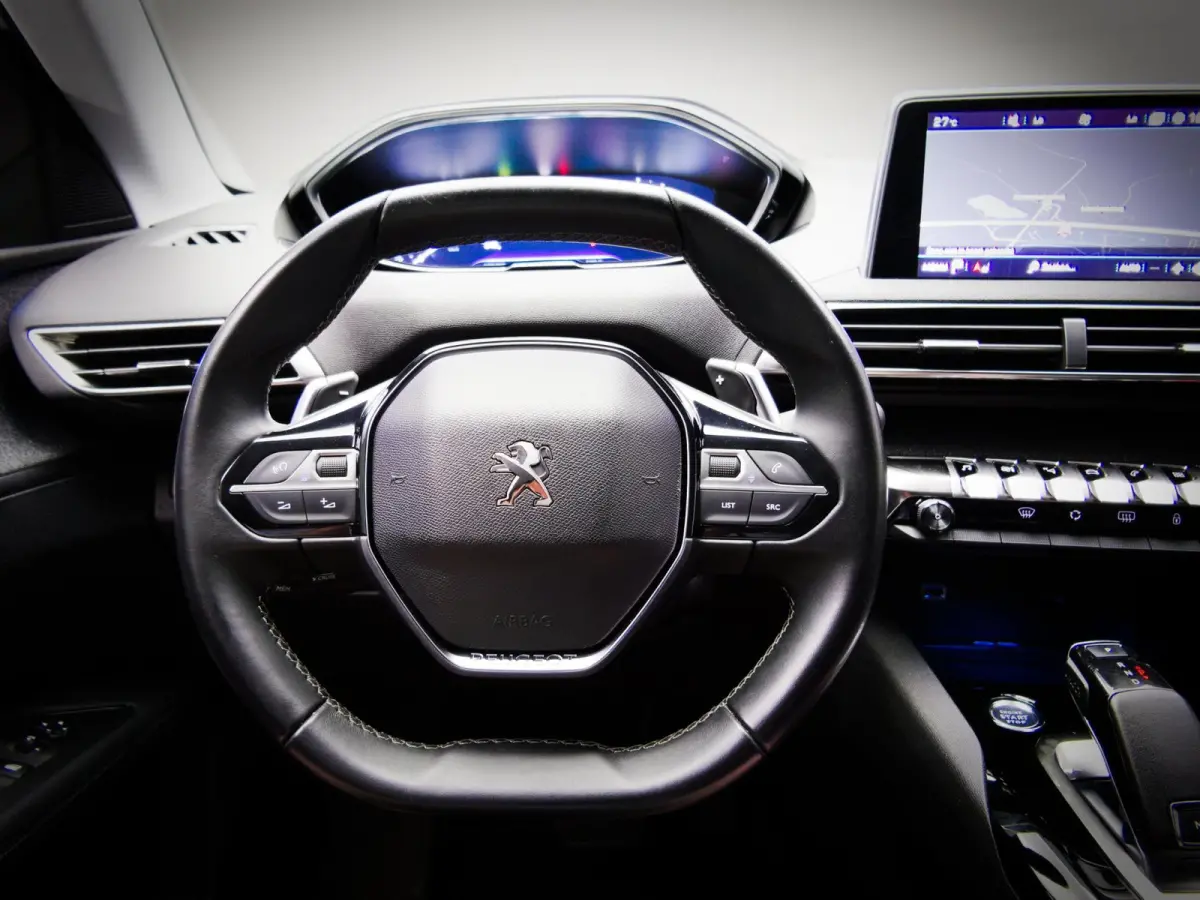1.2 PureTech Blue Lease Premium (APPLE CARPLAY / ANDROID AUTO, ACHTERUITRIJCAMERA, NAVIGATIESYSTEEM, CLIMATE CONTROL)