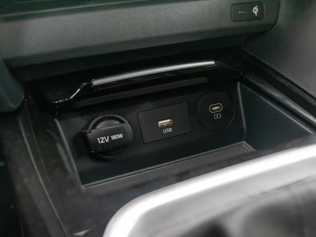 1.0 T-GDi DynamicPlusLine | Uit voorraad leverbaar | Keyless | Stoel-/stuurverwarming | Priv. glass | Navi | Carplay | Clima