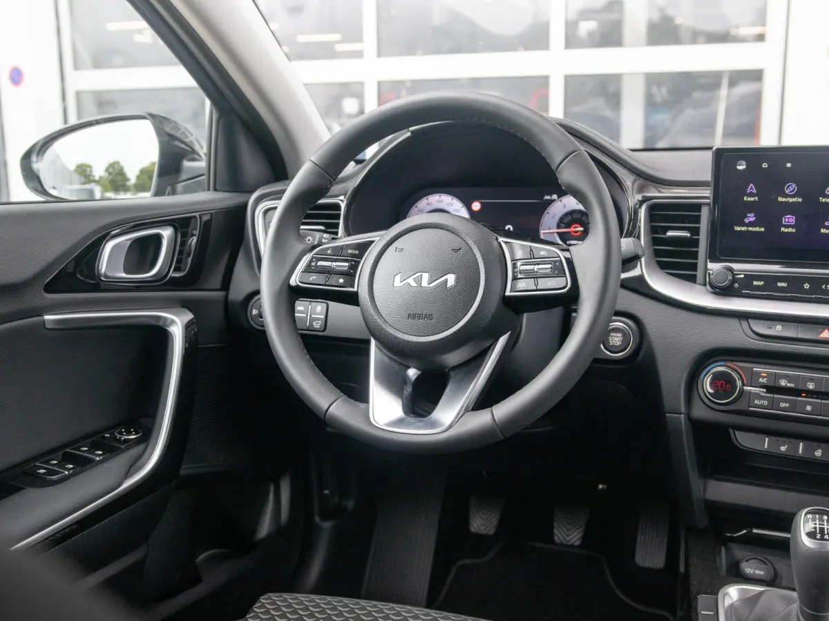 1.0 T-GDi DynamicPlusLine | Uit voorraad leverbaar | Keyless | Stoel-/stuurverwarming | Priv. glass | Navi | Carplay | Clima
