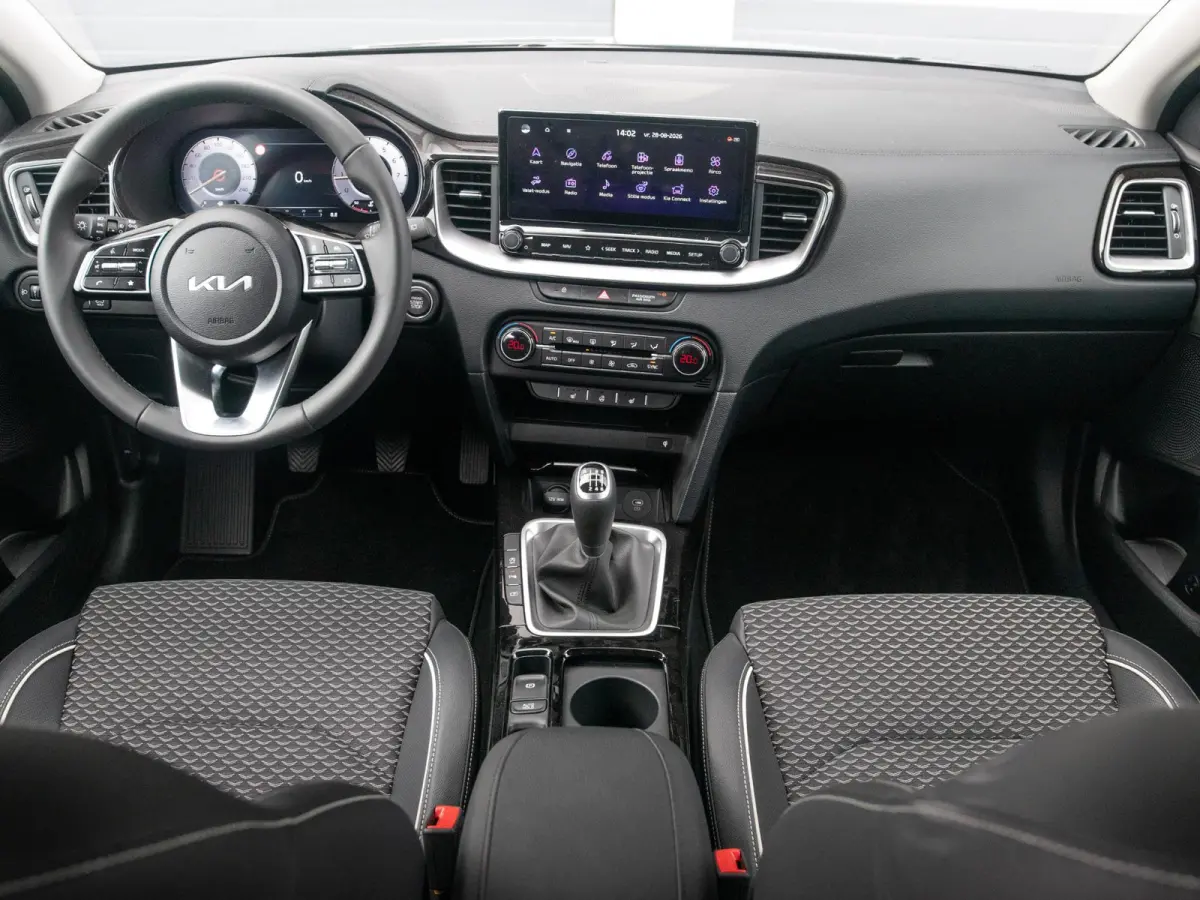 1.0 T-GDi DynamicPlusLine | Uit voorraad leverbaar | Keyless | Stoel-/stuurverwarming | Priv. glass | Navi | Carplay | Clima