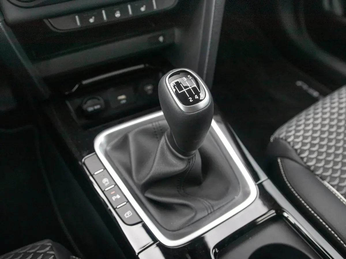 1.0 T-GDi DynamicPlusLine | Uit voorraad leverbaar | Keyless | Stoel-/stuurverwarming | Priv. glass | Navi | Carplay | Clima