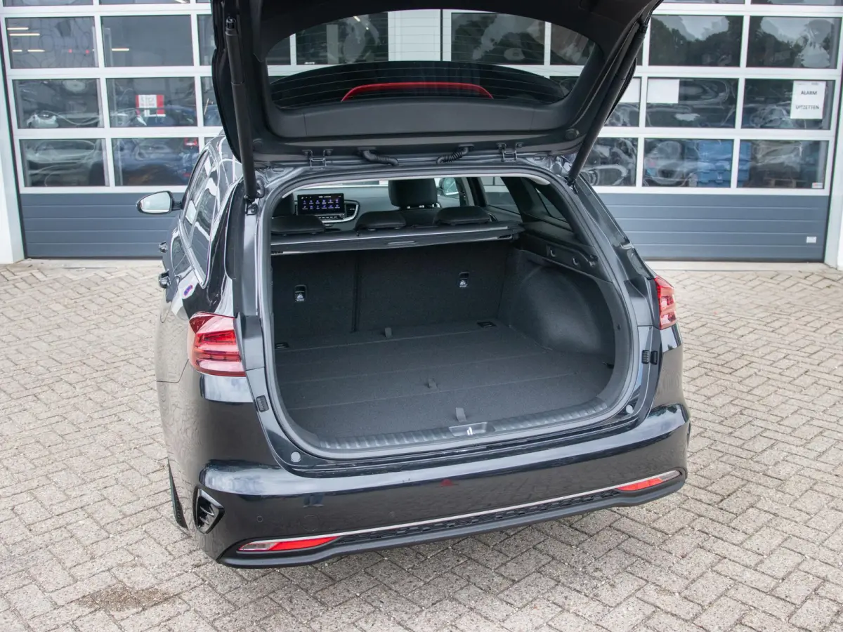1.0 T-GDi DynamicPlusLine | Uit voorraad leverbaar | Keyless | Stoel-/stuurverwarming | Priv. glass | Navi | Carplay | Clima