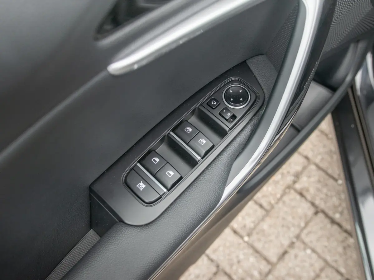 1.0 T-GDi DynamicPlusLine | Uit voorraad leverbaar | Keyless | Stoel-/stuurverwarming | Priv. glass | Navi | Carplay | Clima