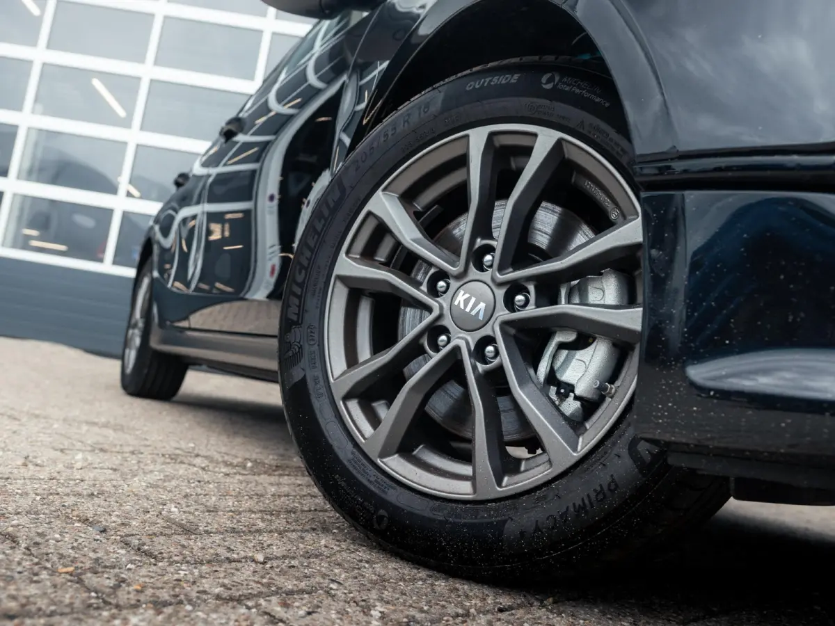 1.0 T-GDi DynamicPlusLine | Uit voorraad leverbaar | Keyless | Stoel-/stuurverwarming | Priv. glass | Navi | Carplay | Clima