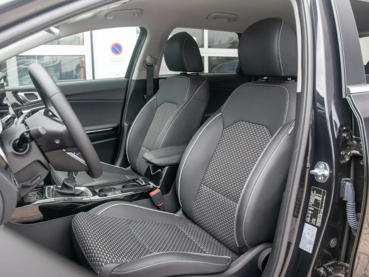 1.0 T-GDi DynamicPlusLine | Uit voorraad leverbaar | Keyless | Stoel-/stuurverwarming | Priv. glass | Navi | Carplay | Clima
