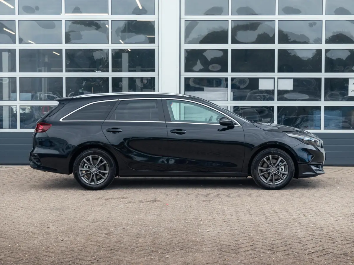 1.0 T-GDi DynamicPlusLine | Uit voorraad leverbaar | Keyless | Stoel-/stuurverwarming | Priv. glass | Navi | Carplay | Clima