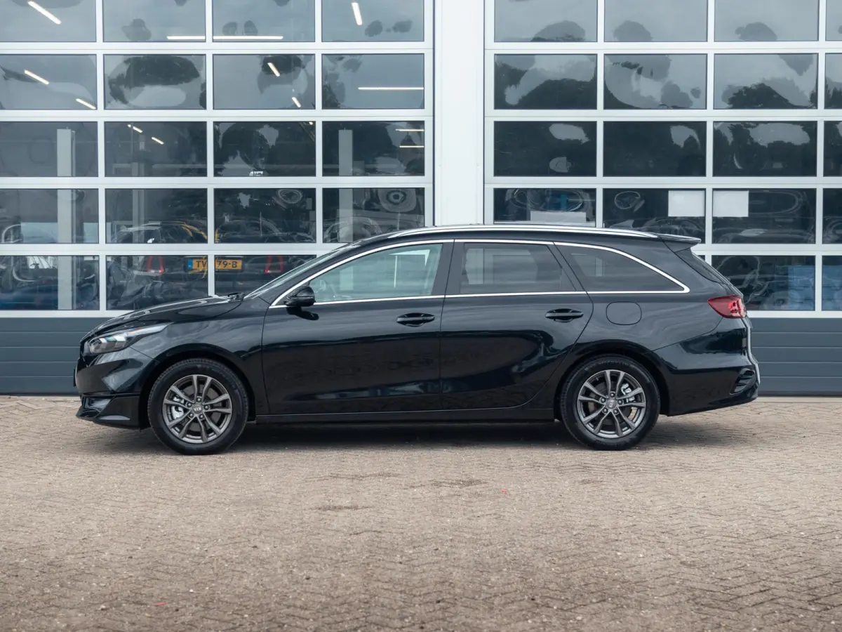 1.0 T-GDi DynamicPlusLine | Uit voorraad leverbaar | Keyless | Stoel-/stuurverwarming | Priv. glass | Navi | Carplay | Clima