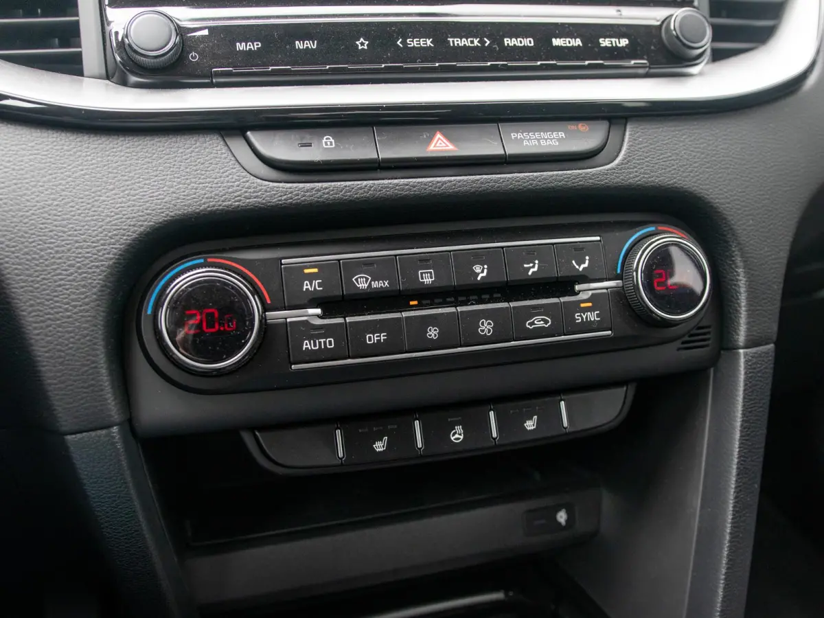 1.0 T-GDi DynamicPlusLine | Uit voorraad leverbaar | Keyless | Stoel-/stuurverwarming | Priv. glass | Navi | Carplay | Clima