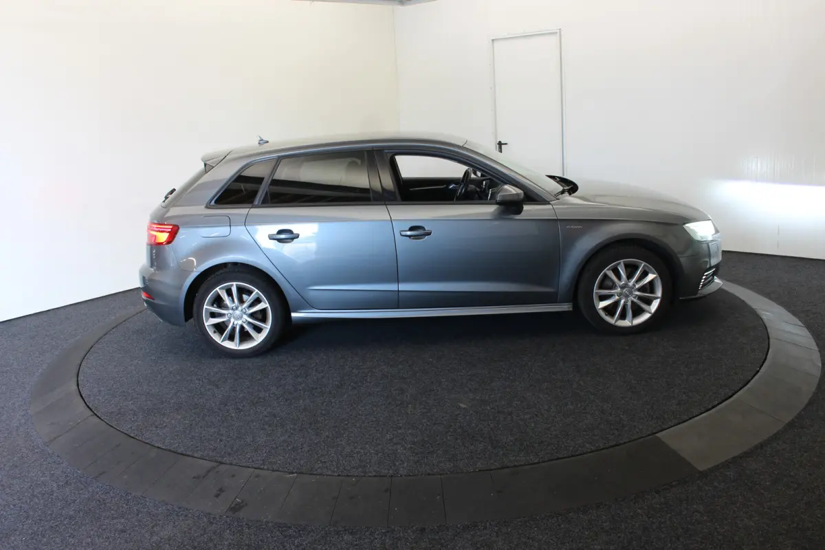 1.4 e-tron 204PK Sport Clima Sportstoel Lane assist Navi PDC