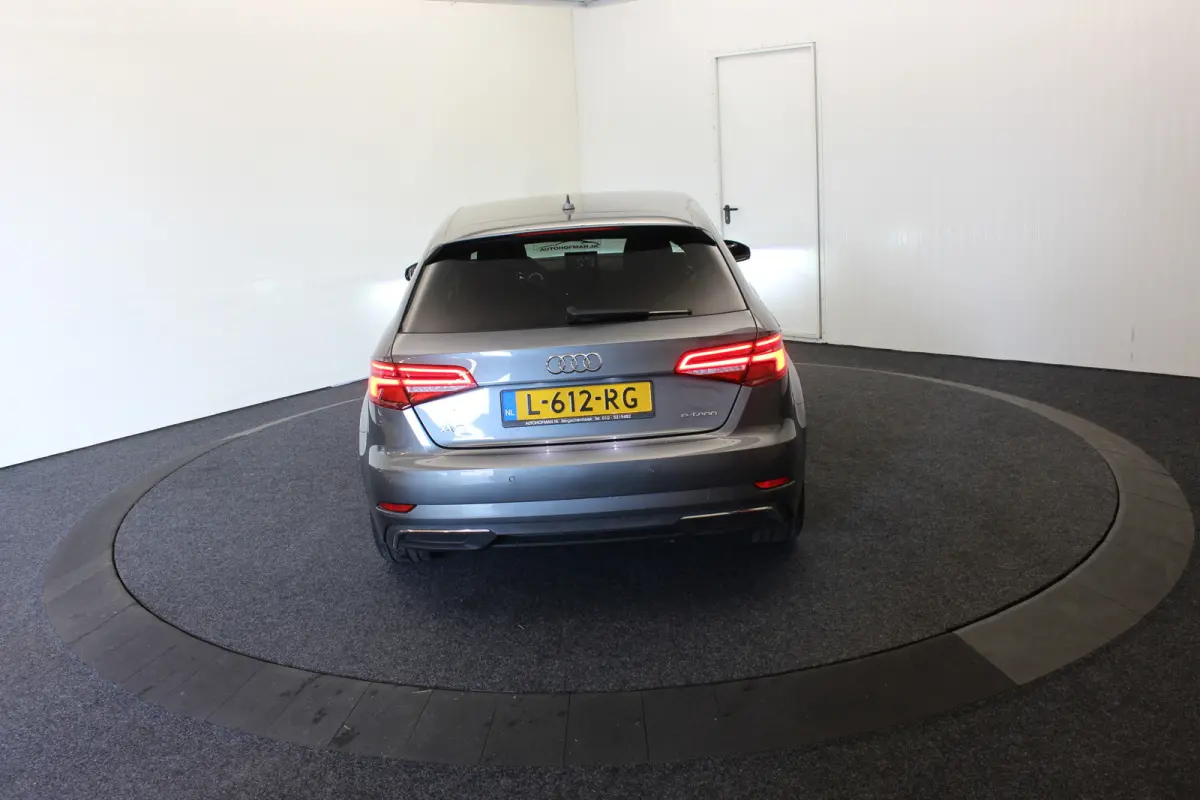 1.4 e-tron 204PK Sport Clima Sportstoel Lane assist Navi PDC