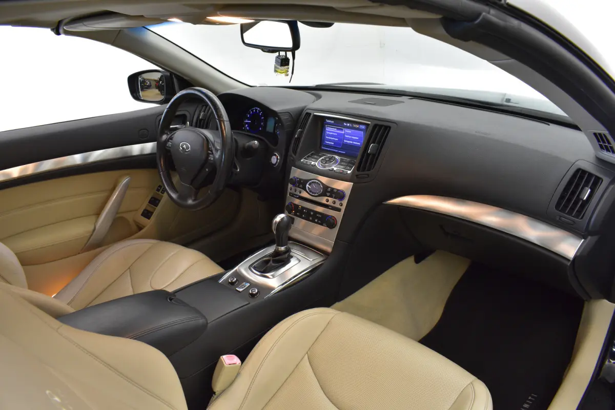 G37 GT Premium Bose Camera  NL Auto