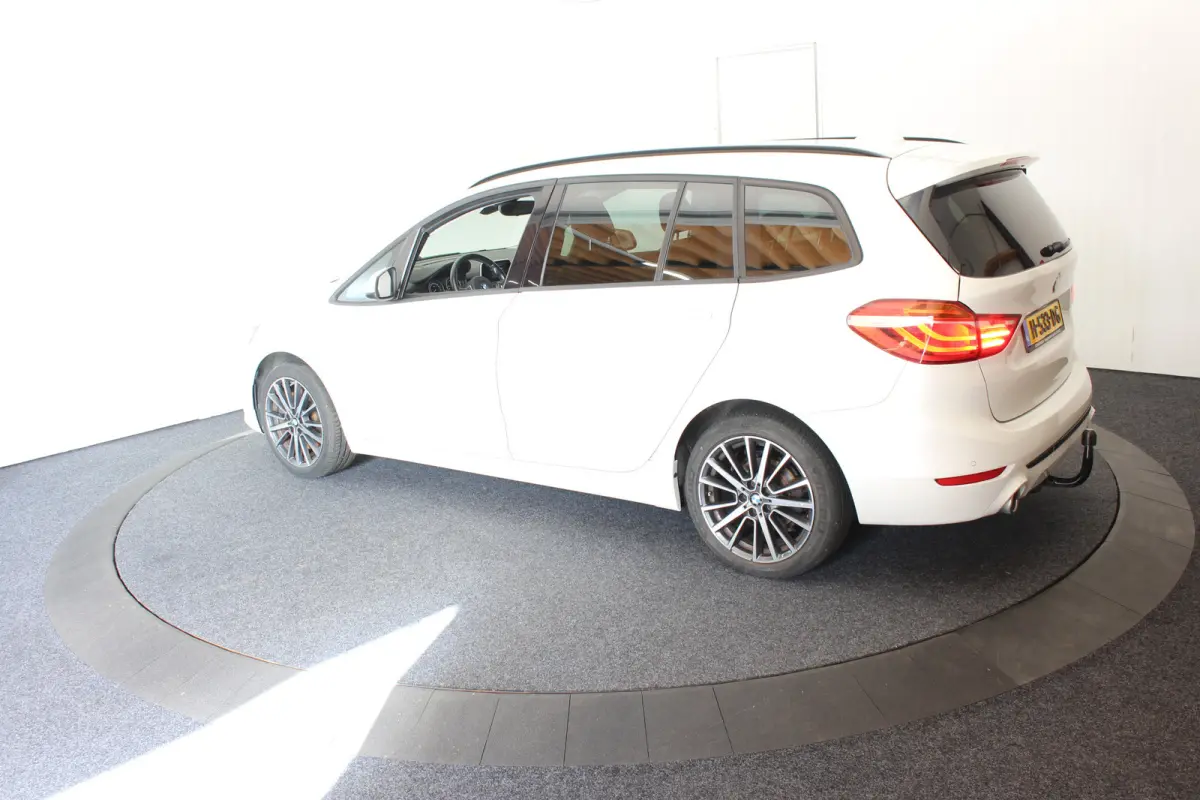 220 7P M-Sport 192 PK Paremoer lak Trekhaak Executive