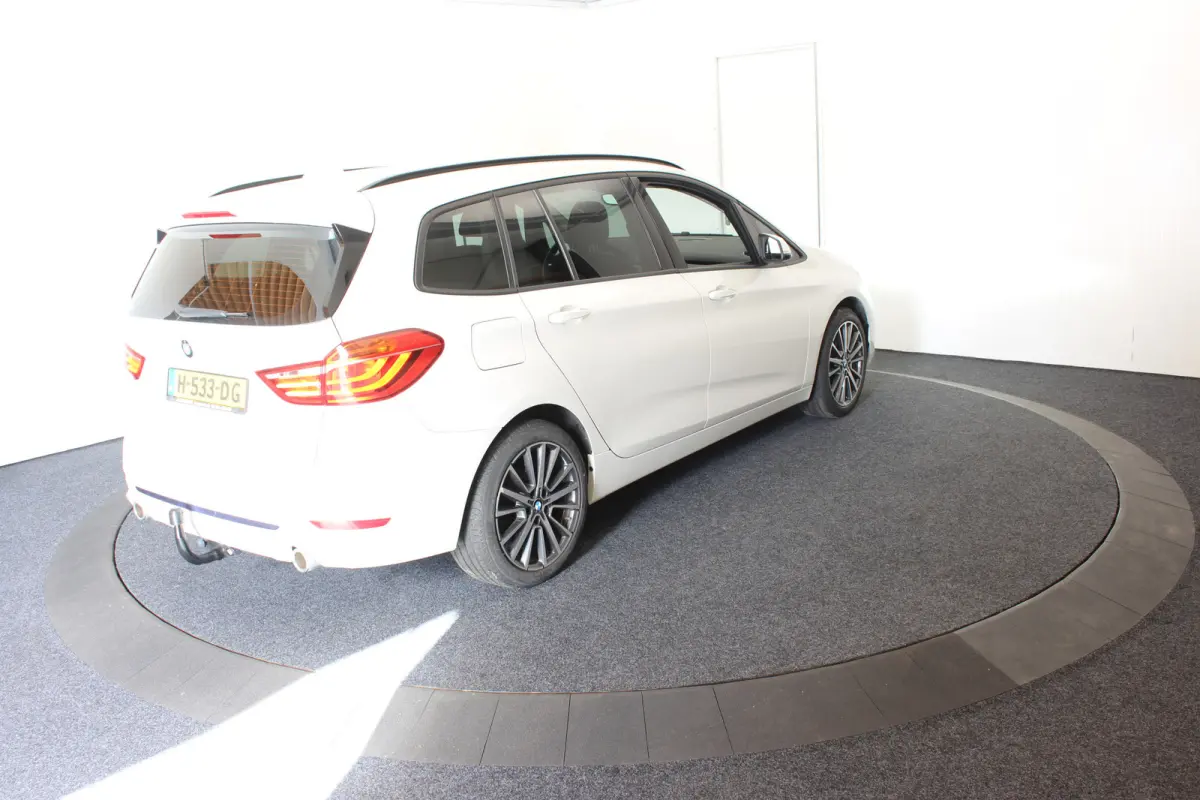 220 7P M-Sport 192 PK Paremoer lak Trekhaak Executive