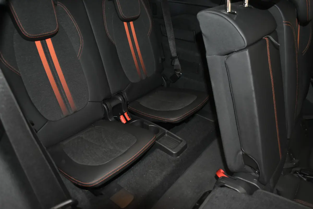 220 7P M-Sport 192 PK Paremoer lak Trekhaak Executive