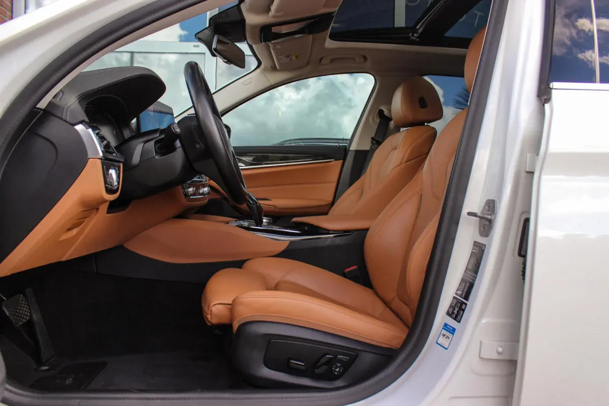 540i xDrive High Executive Luxury-Line | 1e eigenaar | Achterasbesturing | Cruise control adaptief | Apple carplay | Adaptief LED | DAB | Panoramadak | HiFi audio