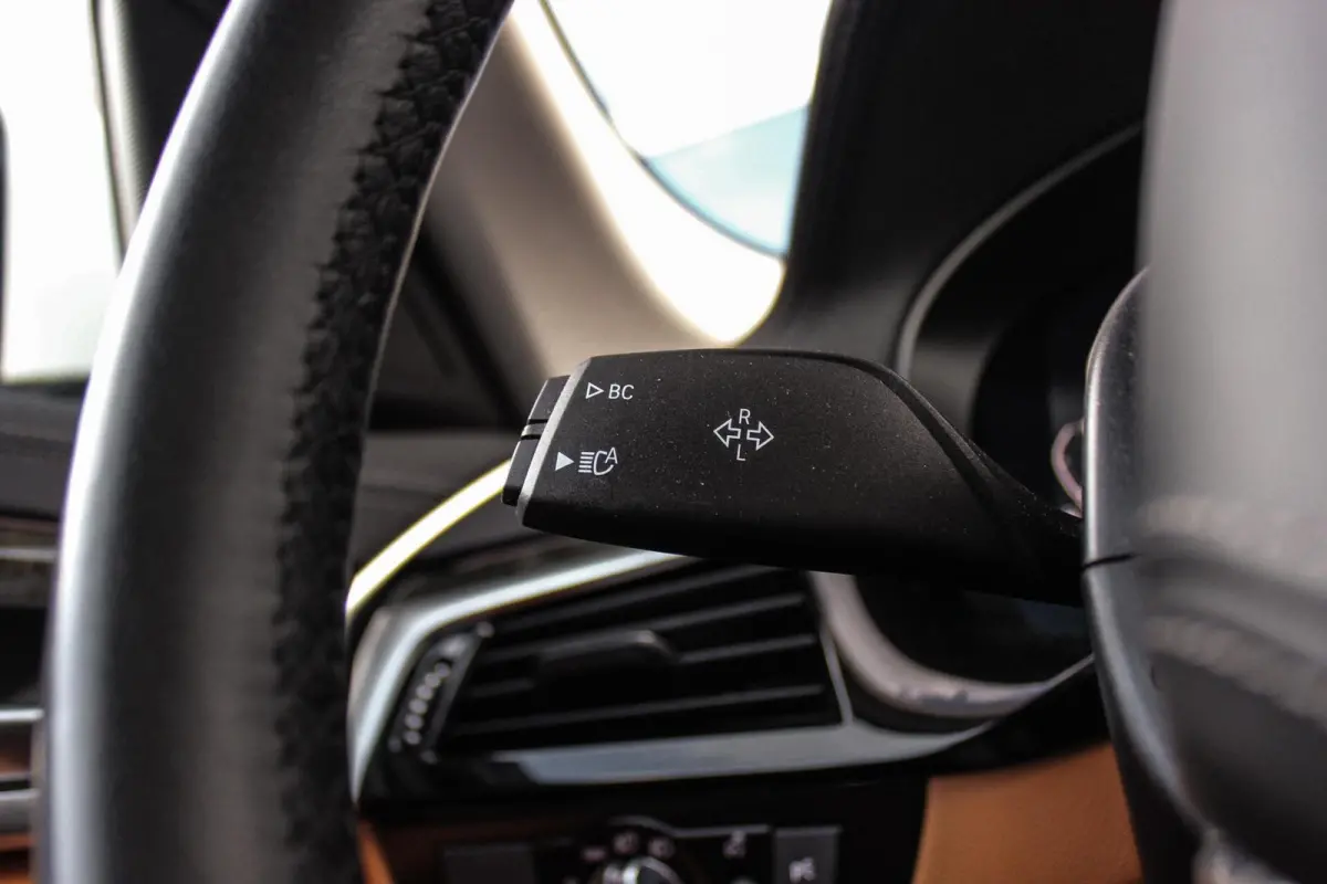 540i xDrive High Executive Luxury-Line | 1e eigenaar | Achterasbesturing | Cruise control adaptief | Apple carplay | Adaptief LED | DAB | Panoramadak | HiFi audio