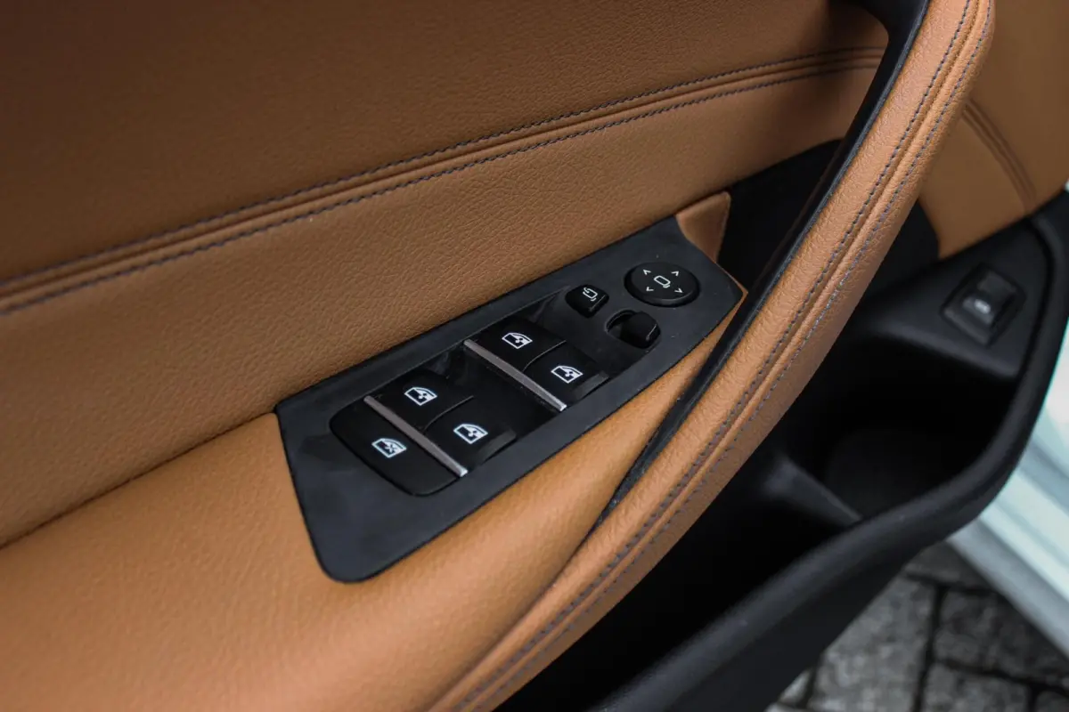 540i xDrive High Executive Luxury-Line | 1e eigenaar | Achterasbesturing | Cruise control adaptief | Apple carplay | Adaptief LED | DAB | Panoramadak | HiFi audio