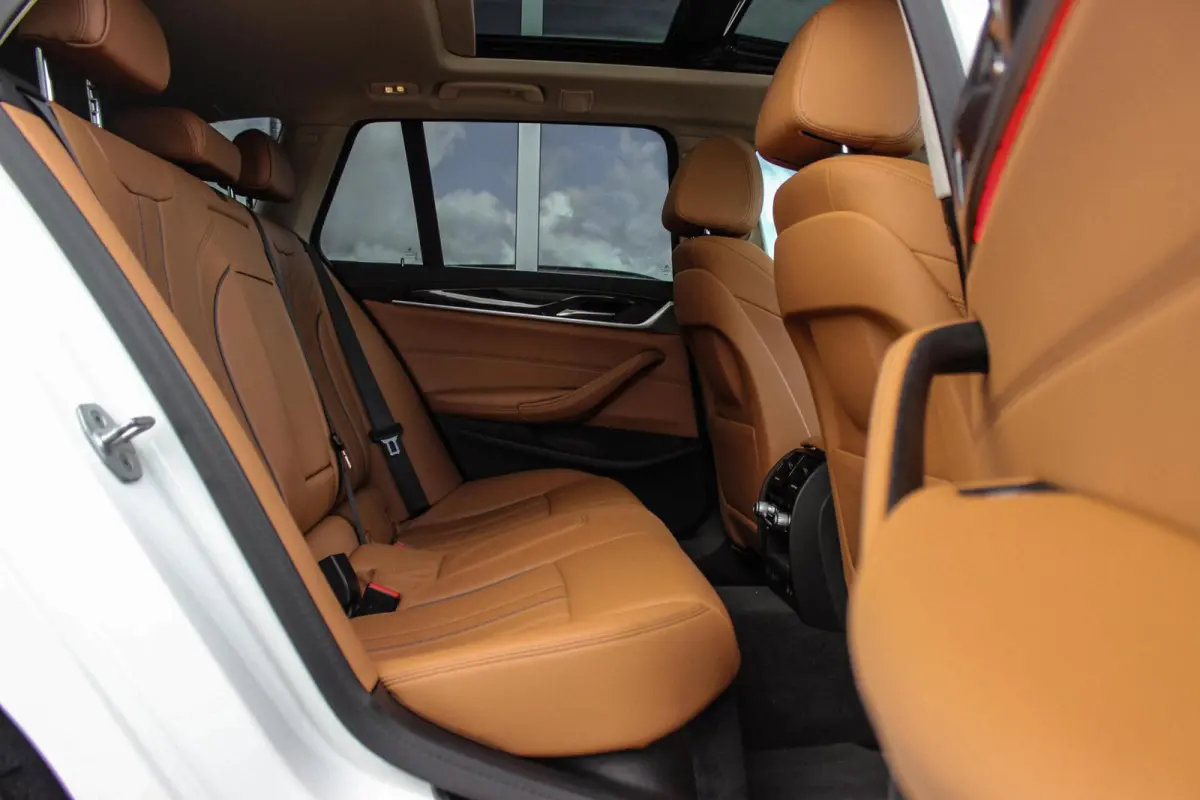 540i xDrive High Executive Luxury-Line | 1e eigenaar | Achterasbesturing | Cruise control adaptief | Apple carplay | Adaptief LED | DAB | Panoramadak | HiFi audio