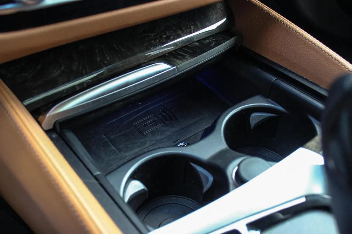 540i xDrive High Executive Luxury-Line | 1e eigenaar | Achterasbesturing | Cruise control adaptief | Apple carplay | Adaptief LED | DAB | Panoramadak | HiFi audio