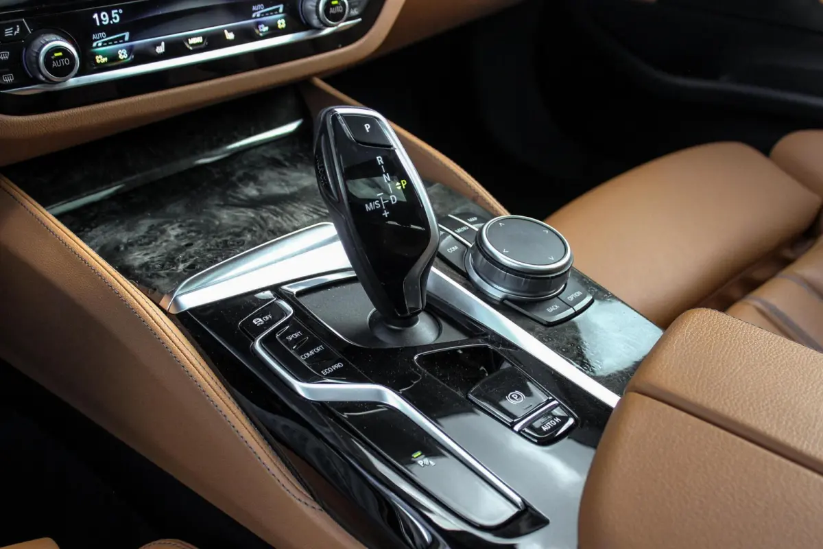 540i xDrive High Executive Luxury-Line | 1e eigenaar | Achterasbesturing | Cruise control adaptief | Apple carplay | Adaptief LED | DAB | Panoramadak | HiFi audio