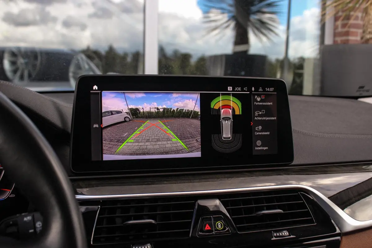 540i xDrive High Executive Luxury-Line | 1e eigenaar | Achterasbesturing | Cruise control adaptief | Apple carplay | Adaptief LED | DAB | Panoramadak | HiFi audio