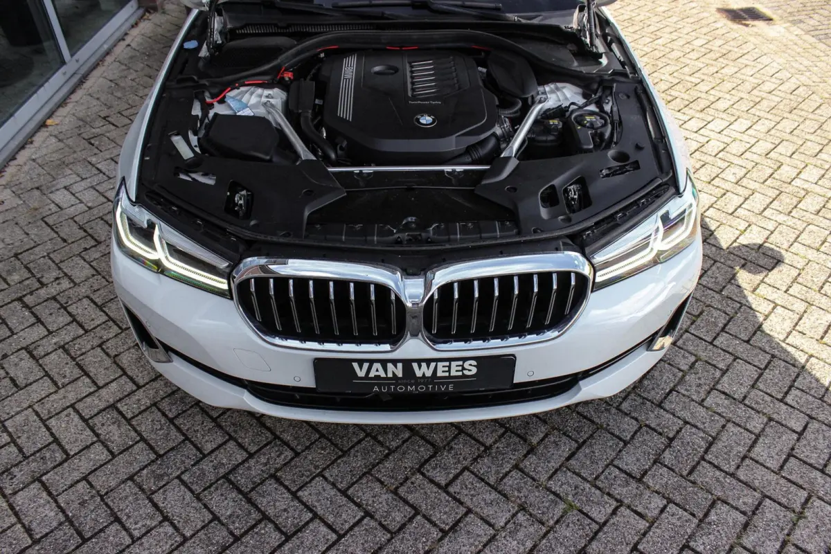 540i xDrive High Executive Luxury-Line | 1e eigenaar | Achterasbesturing | Cruise control adaptief | Apple carplay | Adaptief LED | DAB | Panoramadak | HiFi audio