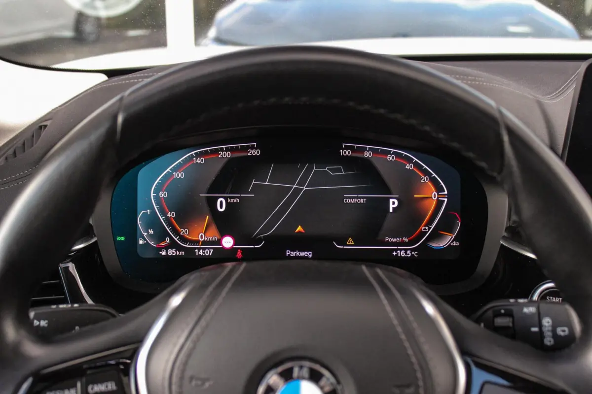 540i xDrive High Executive Luxury-Line | 1e eigenaar | Achterasbesturing | Cruise control adaptief | Apple carplay | Adaptief LED | DAB | Panoramadak | HiFi audio