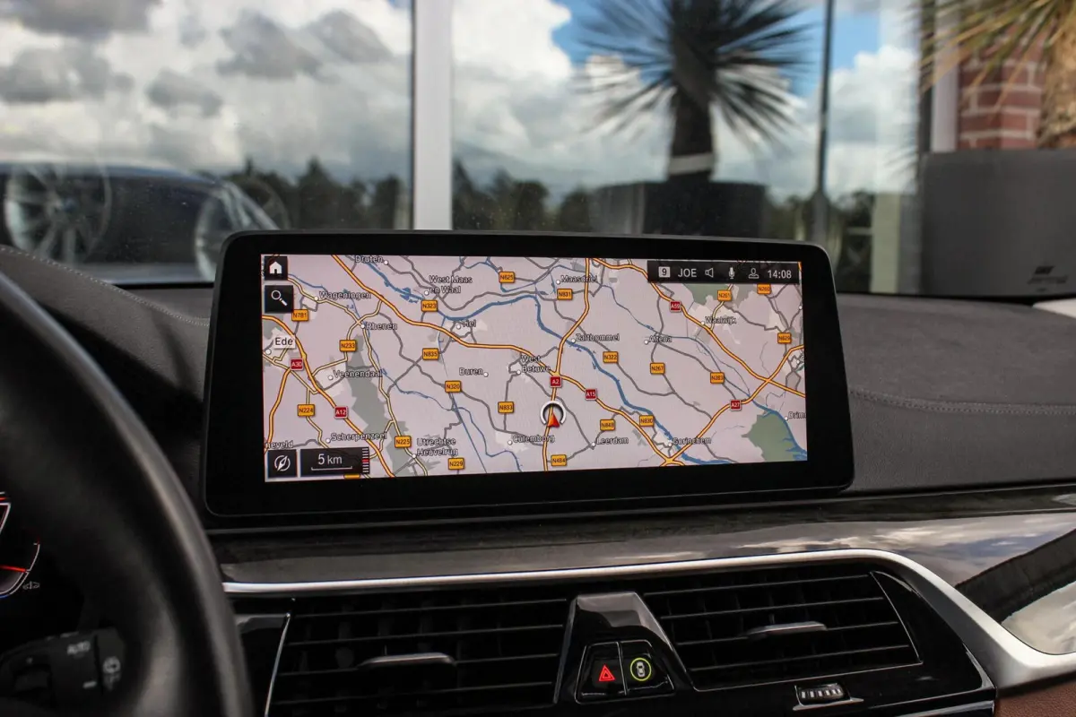 540i xDrive High Executive Luxury-Line | 1e eigenaar | Achterasbesturing | Cruise control adaptief | Apple carplay | Adaptief LED | DAB | Panoramadak | HiFi audio
