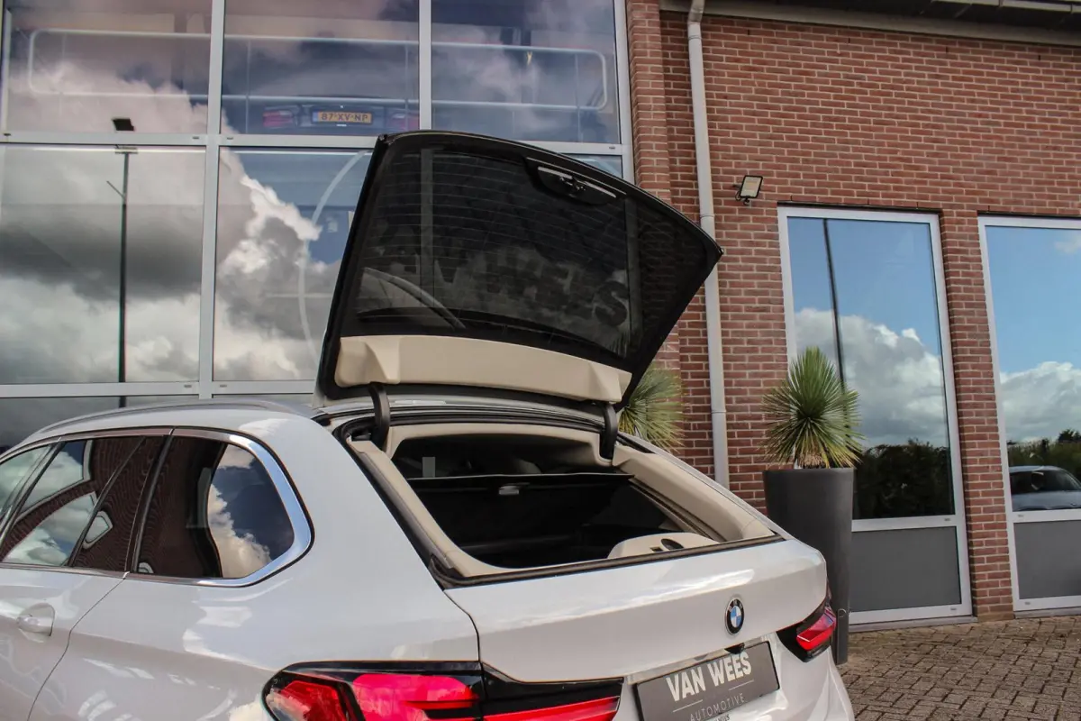 540i xDrive High Executive Luxury-Line | 1e eigenaar | Achterasbesturing | Cruise control adaptief | Apple carplay | Adaptief LED | DAB | Panoramadak | HiFi audio