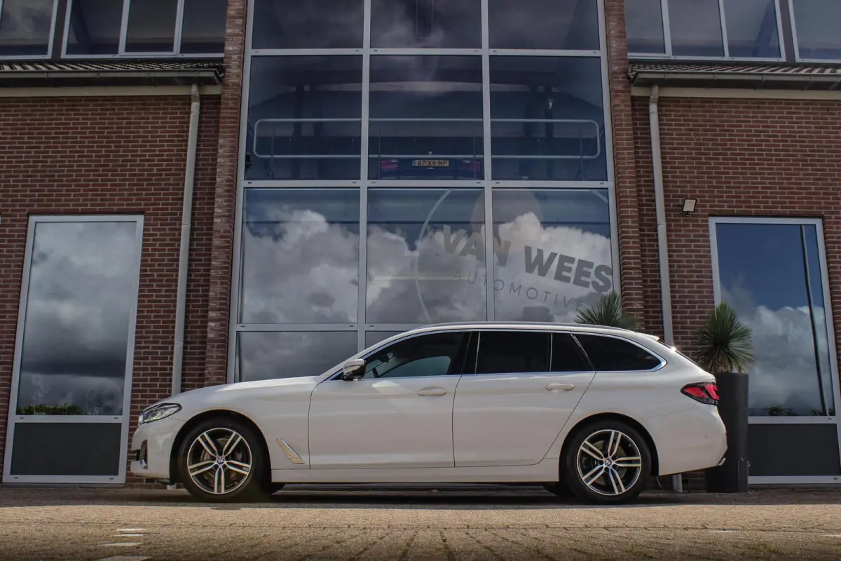 540i xDrive High Executive Luxury-Line | 1e eigenaar | Achterasbesturing | Cruise control adaptief | Apple carplay | Adaptief LED | DAB | Panoramadak | HiFi audio