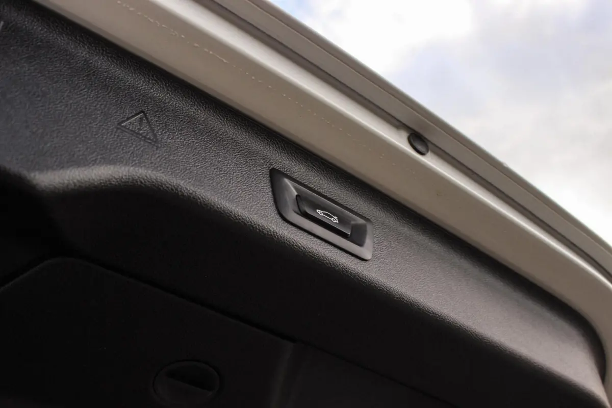 540i xDrive High Executive Luxury-Line | 1e eigenaar | Achterasbesturing | Cruise control adaptief | Apple carplay | Adaptief LED | DAB | Panoramadak | HiFi audio