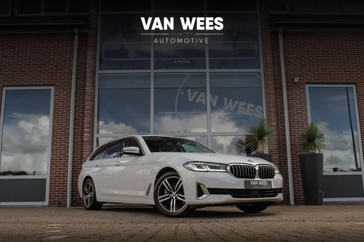 540i xDrive High Executive Luxury-Line | 1e eigenaar | Achterasbesturing | Cruise control adaptief | Apple carplay | Adaptief LED | DAB | Panoramadak | HiFi audio