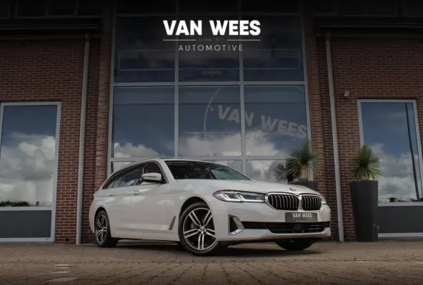 540i xDrive High Executive Luxury-Line | 1e eigenaar | Achterasbesturing | Cruise control adaptief | Apple carplay | Adaptief LED | DAB | Panoramadak | HiFi audio