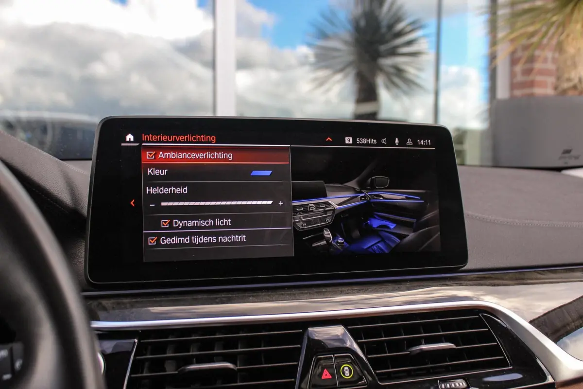 540i xDrive High Executive Luxury-Line | 1e eigenaar | Achterasbesturing | Cruise control adaptief | Apple carplay | Adaptief LED | DAB | Panoramadak | HiFi audio