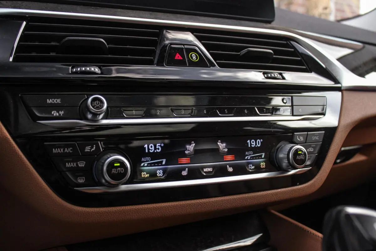 540i xDrive High Executive Luxury-Line | 1e eigenaar | Achterasbesturing | Cruise control adaptief | Apple carplay | Adaptief LED | DAB | Panoramadak | HiFi audio