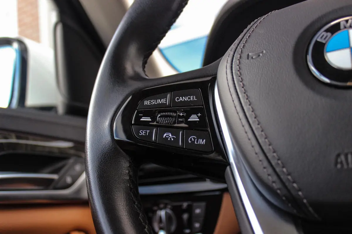 540i xDrive High Executive Luxury-Line | 1e eigenaar | Achterasbesturing | Cruise control adaptief | Apple carplay | Adaptief LED | DAB | Panoramadak | HiFi audio