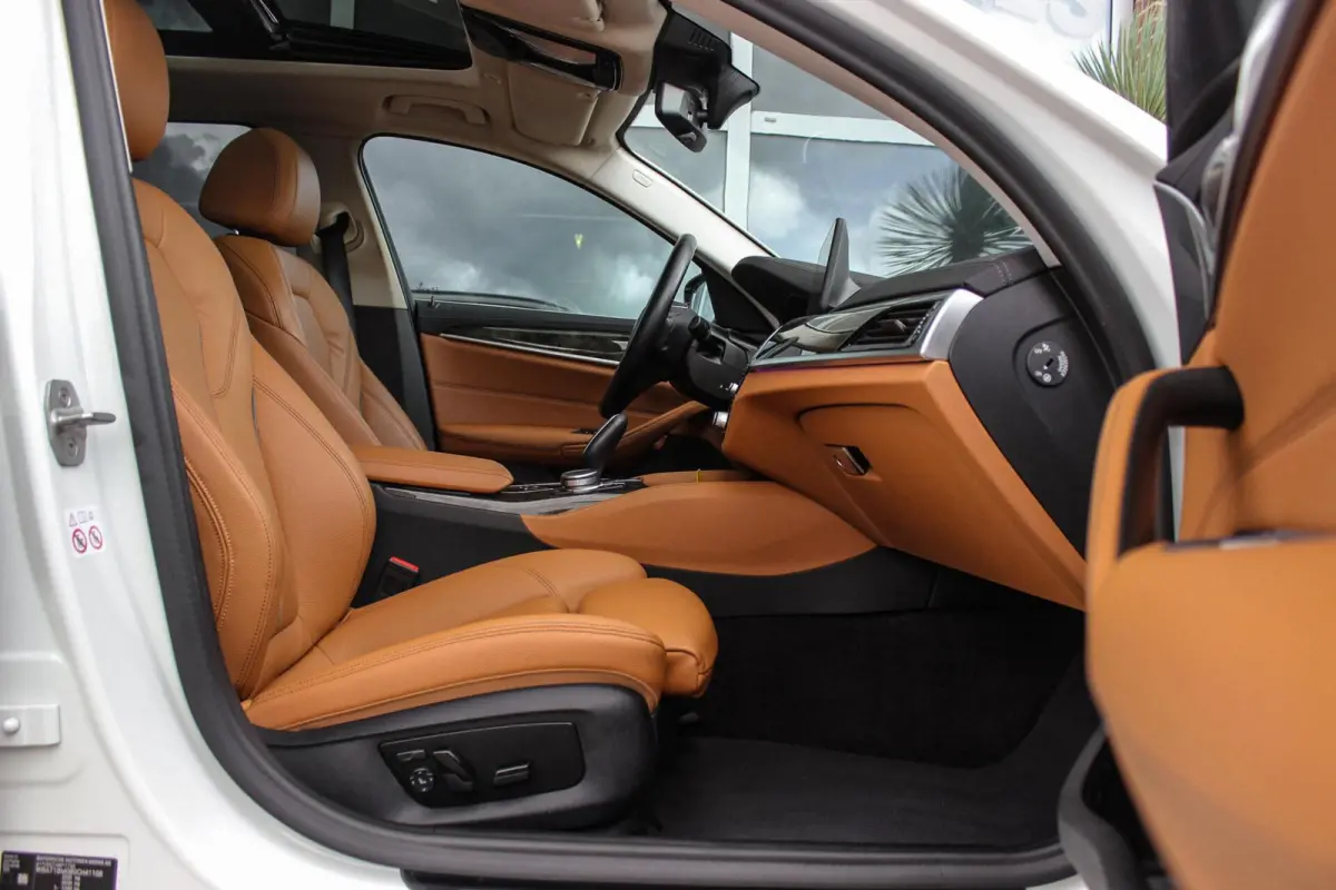540i xDrive High Executive Luxury-Line | 1e eigenaar | Achterasbesturing | Cruise control adaptief | Apple carplay | Adaptief LED | DAB | Panoramadak | HiFi audio